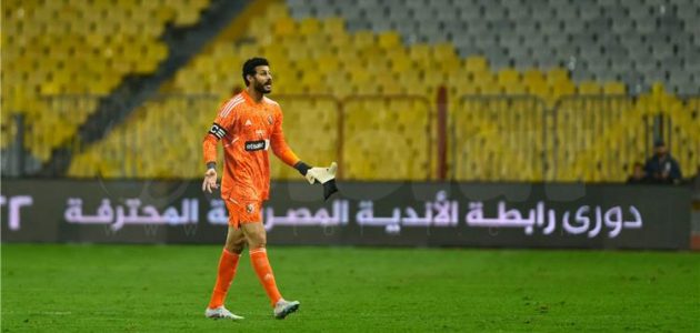 خبير تحكيمي يعلق على الحالات المثيرة للجدل في مباراة الأهلي وسموحة وطرد الشناوي